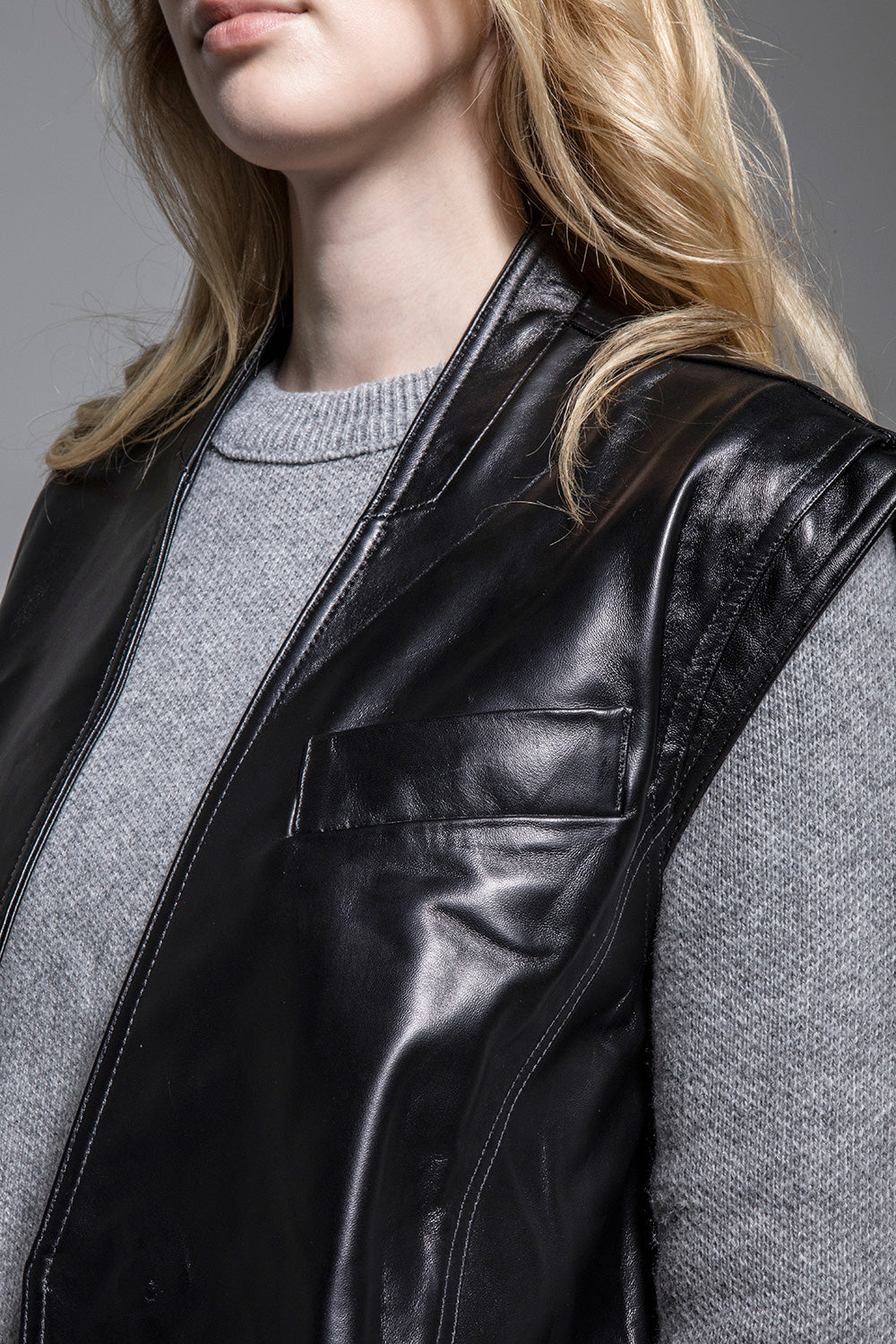 PLAY背心款皮外套