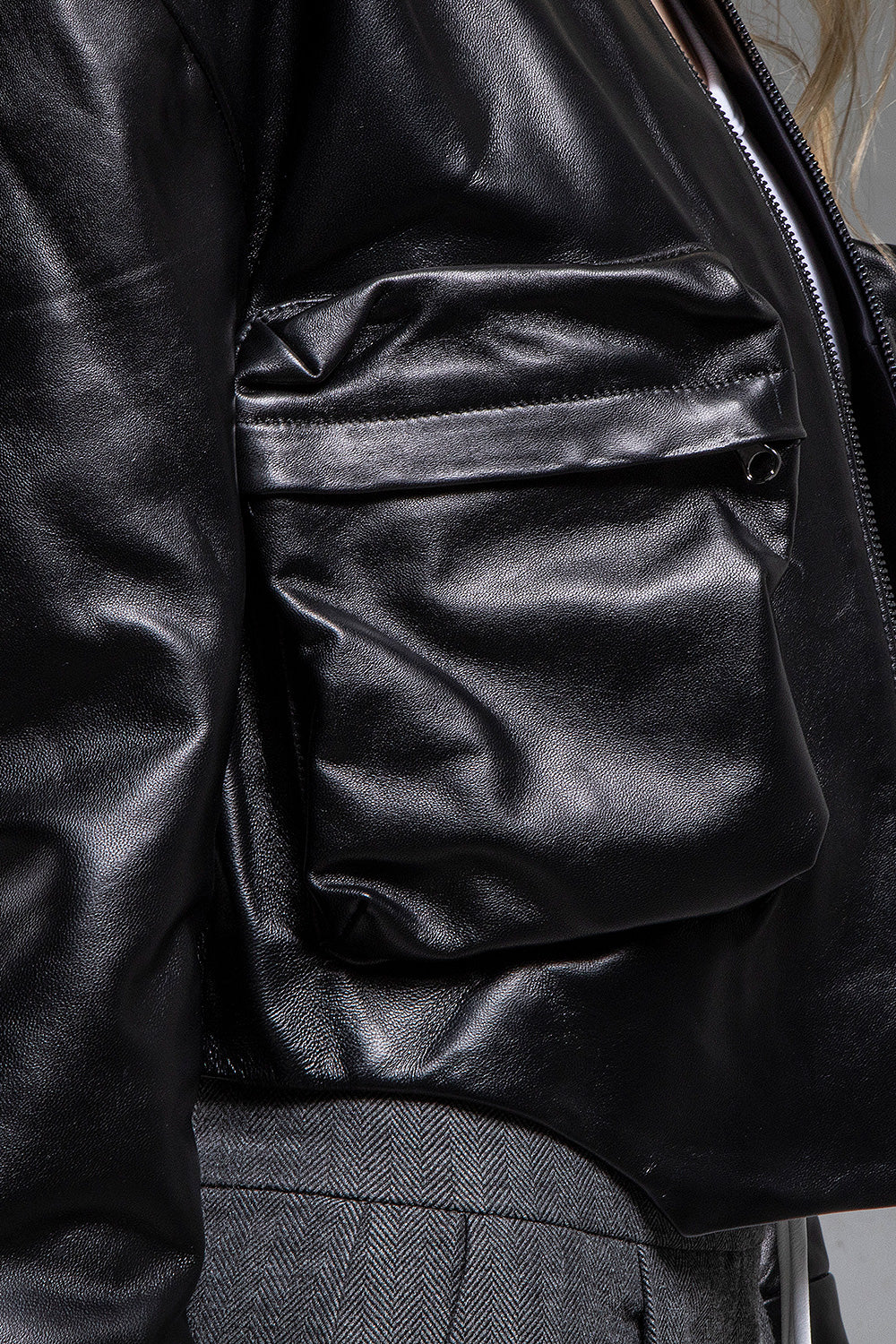 FREE寬鬆短版皮外套