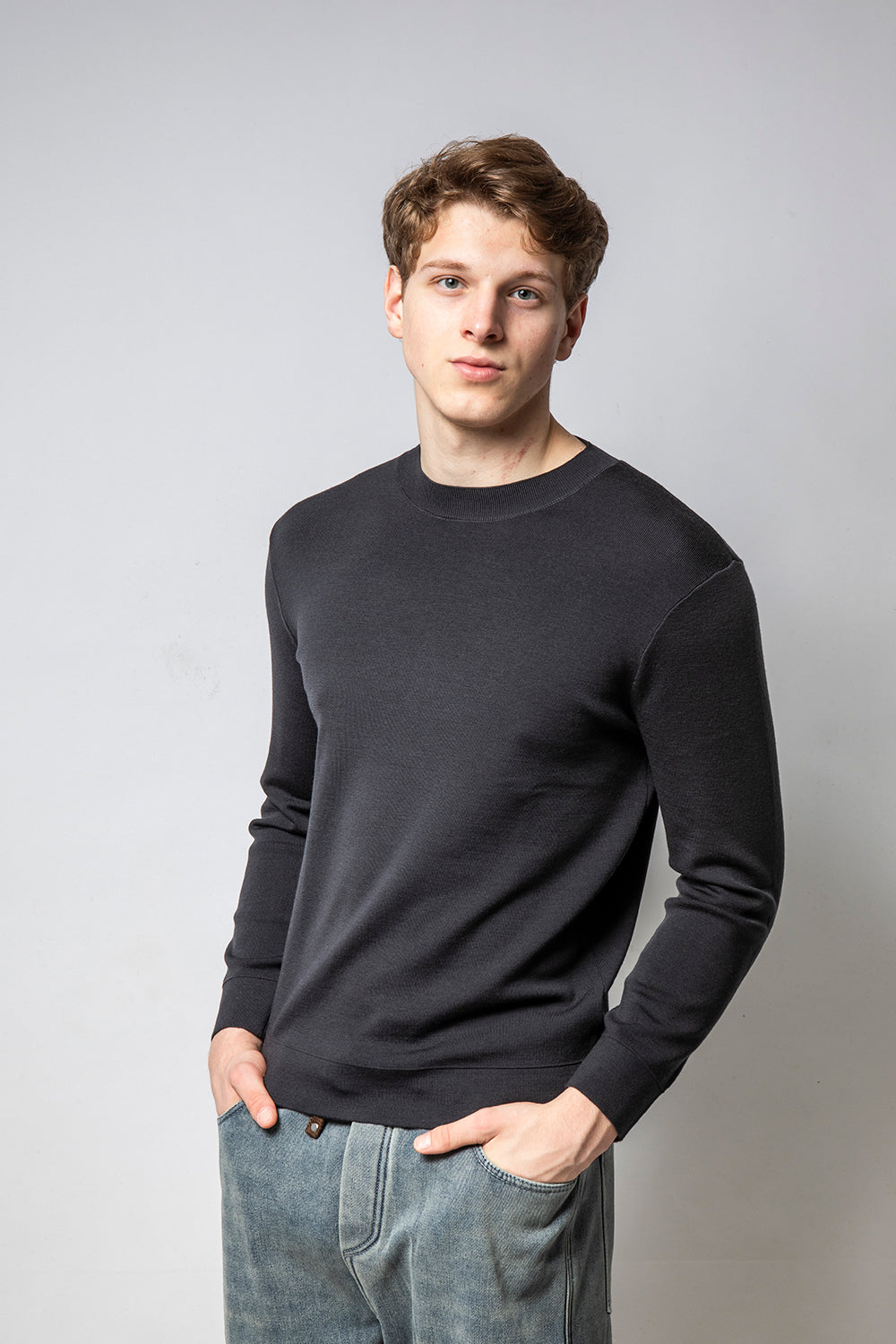 WOOD 深灰色伸士毛衣