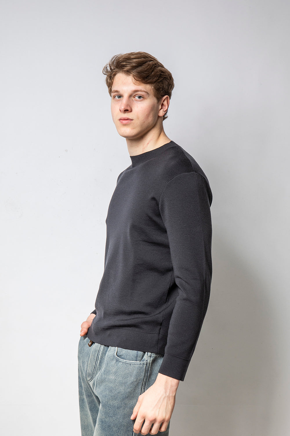 WOOD 深灰色伸士毛衣