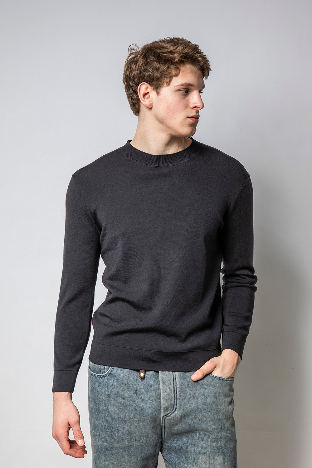 WOOD 深灰色伸士毛衣